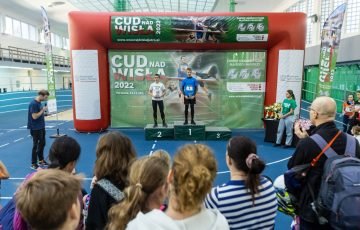 Kilkaset dzieci na zawodach lekkoatletycznych „Cud nad Wisłą 2022”